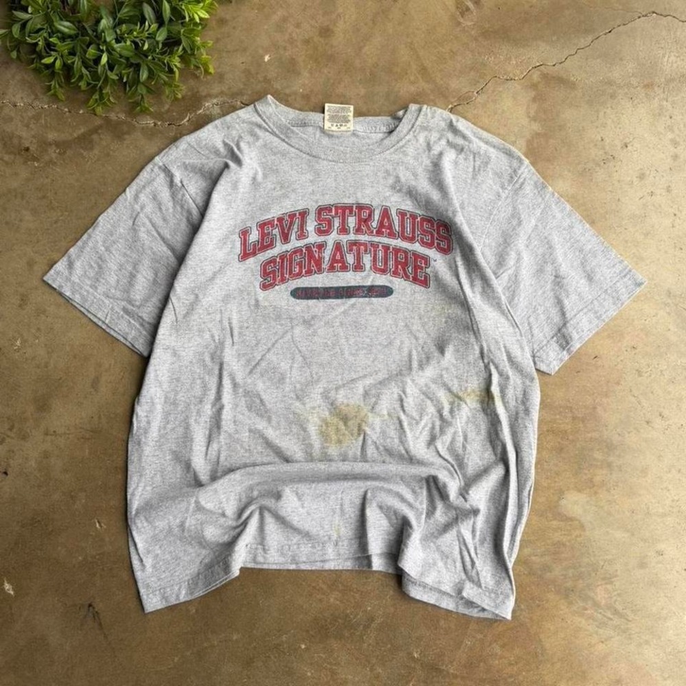 Vintage Y2K 2000s Levi's grey graphic tee